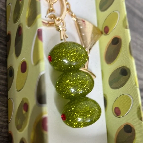 🍸 Piper K | Martini & Olive Bag Charm 🫒 - Picture 2 of 5